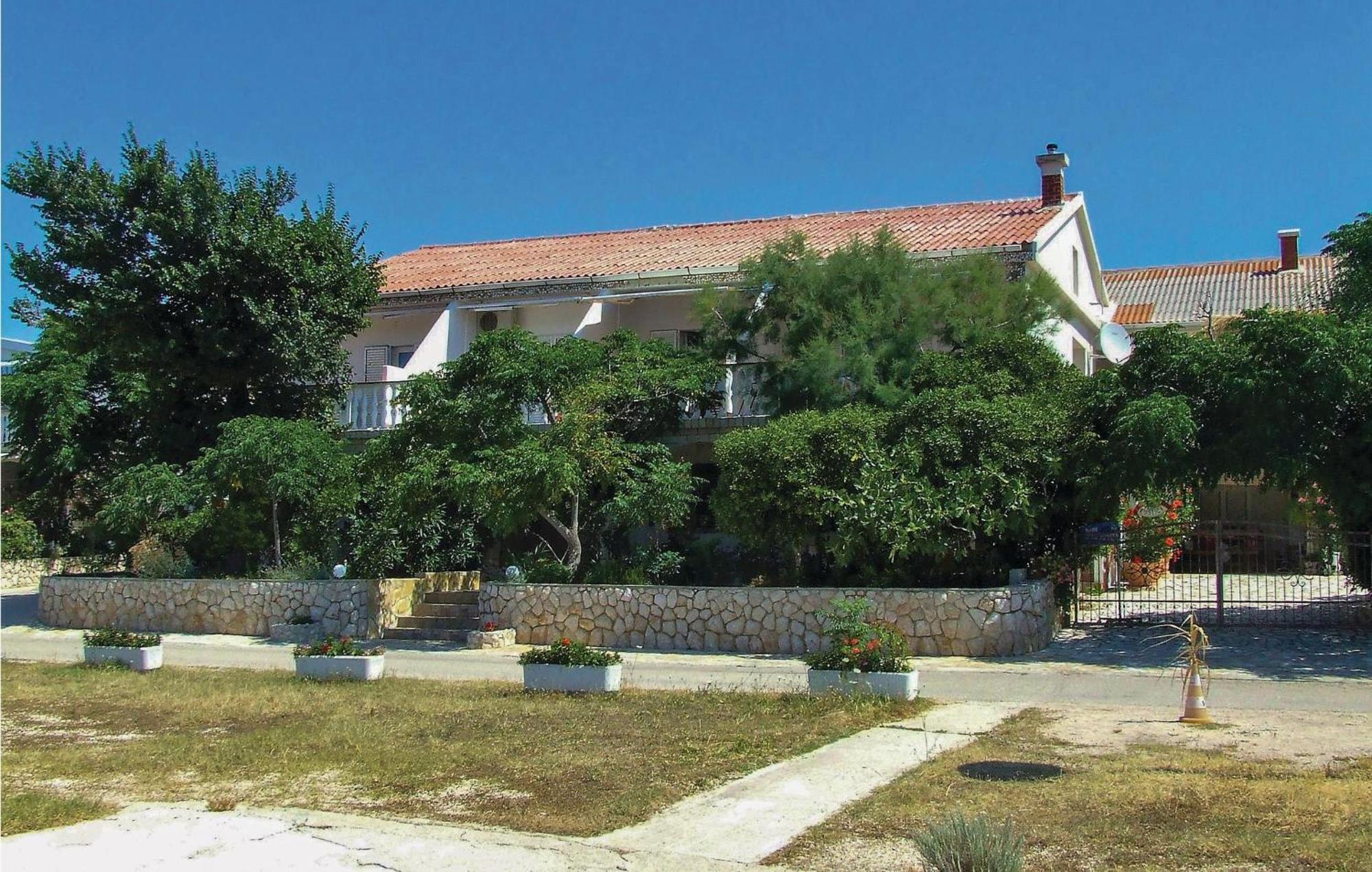 2 Bedroom Lovely Apartment In Kustici Exterior photo